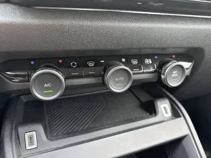 Photo 18 Citroën C4 e- 136 ch Automatique