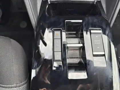 Photo 13 Citroën C4 e- 136 ch Automatique