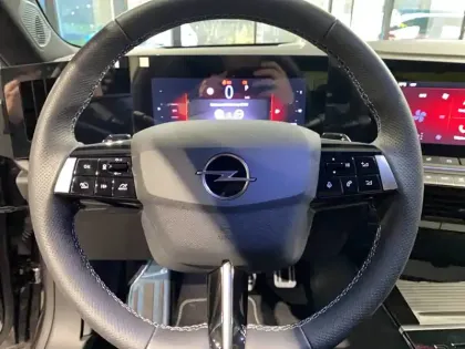 Photo 11 Opel Astra  Hybride Rechargeable 180 ch BVA8