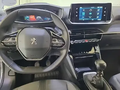 Photo 27 Peugeot 2008  PureTech 130 S&S BVM6