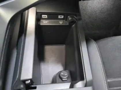 Photo 30 Peugeot 3008  Hybrid 136 e-DCS6