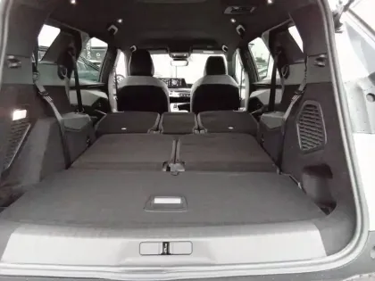 Photo 46 Peugeot 5008  Electrique 73 kWh 210 ch