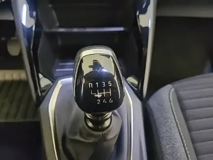 Photo 13 Peugeot 2008  PureTech 100 S&S BVM6