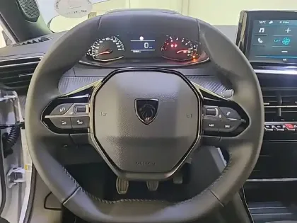 Photo 8 Peugeot 2008  PureTech 100 S&S BVM6