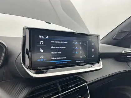 Photo 40 Peugeot 2008  Hybrid 136 e-DCS6