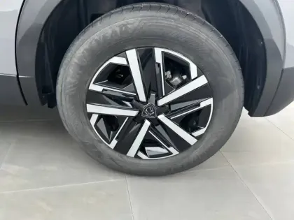 Photo 32 Peugeot 2008  Hybrid 136 e-DCS6