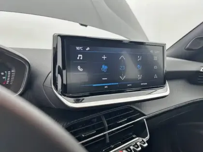 Photo 39 Peugeot 2008  Hybrid 136 e-DCS6