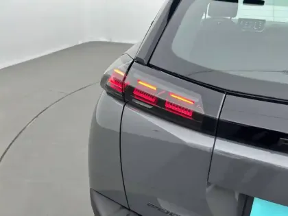 Photo 36 Peugeot 2008  Hybrid 136 e-DCS6