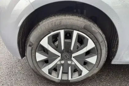 Photo 45 Peugeot 208  Hybrid 100 e-DCS6