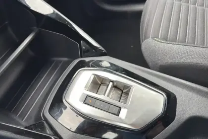 Photo 62 Peugeot 208  Hybrid 100 e-DCS6