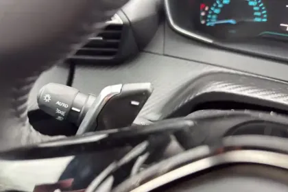Photo 87 Peugeot 208  Hybrid 100 e-DCS6