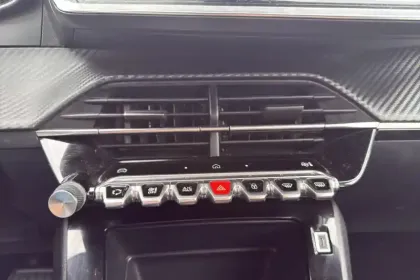 Photo 61 Peugeot 208  Hybrid 100 e-DCS6