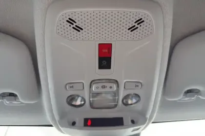 Photo 99 Peugeot 208  Hybrid 100 e-DCS6