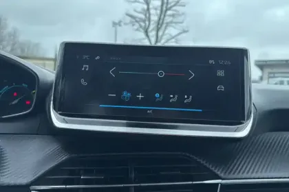 Photo 60 Peugeot 208  Hybrid 100 e-DCS6