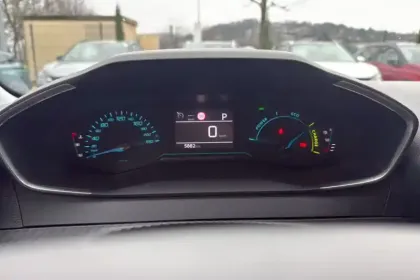 Photo 48 Peugeot 208  Hybrid 100 e-DCS6