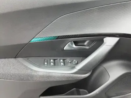 Photo 20 Peugeot 2008  Electrique 136 ch