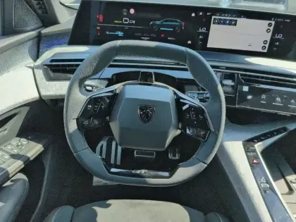 Photo 8 Peugeot 3008  Electrique 73 kWh 210 ch