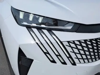 Photo 18 Peugeot 3008  Electrique 73 kWh 210 ch