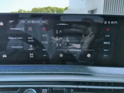 Photo 21 Peugeot 3008  Electrique 73 kWh 210 ch