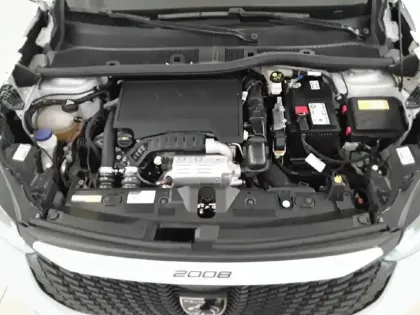 Photo 59 Peugeot 2008  PureTech 100 S&S BVM6