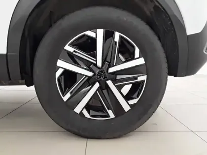 Photo 50 Peugeot 2008  PureTech 100 S&S BVM6