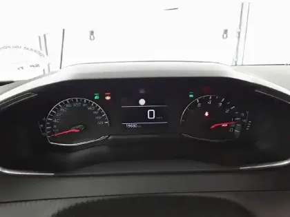 Photo 52 Peugeot 2008  PureTech 100 S&S BVM6