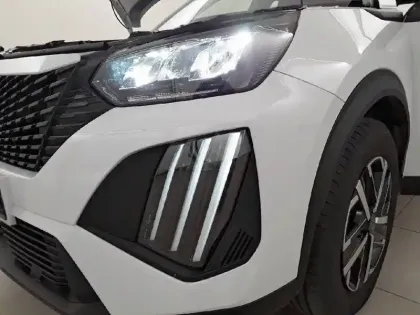 Photo 58 Peugeot 2008  PureTech 100 S&S BVM6