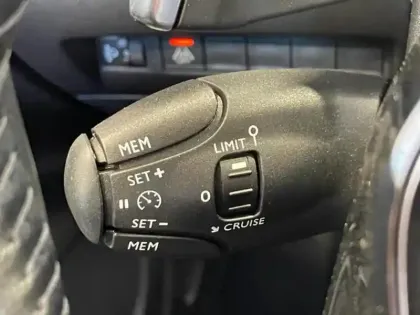 Photo 7 Peugeot 2008  e- 136ch Active