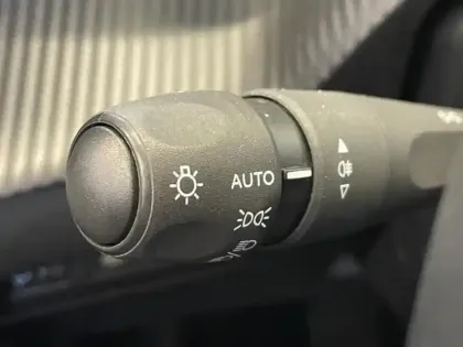 Photo 8 Peugeot 2008  e- 136ch Active