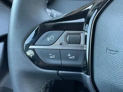 Photo 11 Peugeot 2008  e- 136ch Active