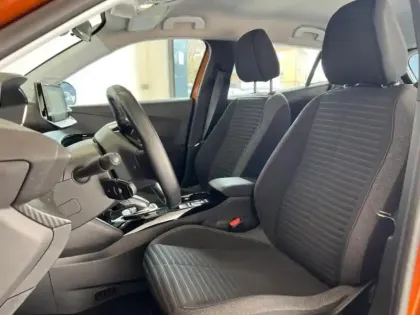 Photo 21 Peugeot 2008  e- 136ch Active