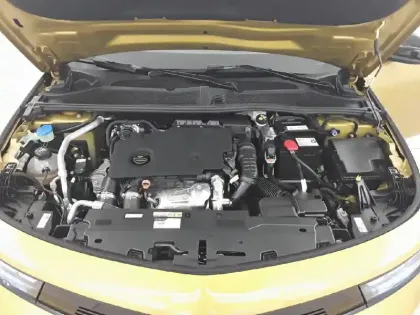 Photo 18 Opel Astra  1.5 Diesel 130 ch BVA8