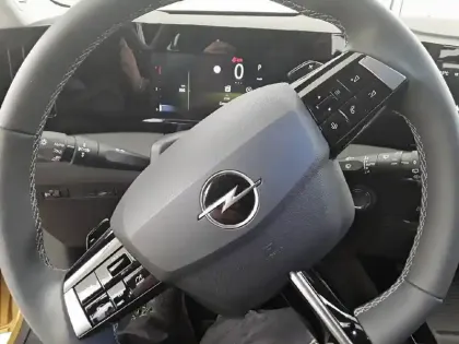 Photo 17 Opel Astra  1.5 Diesel 130 ch BVA8