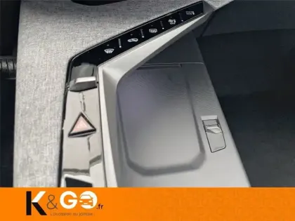 Photo 16 Peugeot 3008 HYBRID 136 E-DCS6