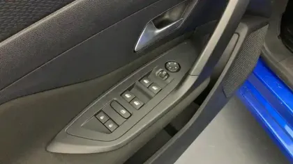 Photo 16 Peugeot 308  PHEV 180 e-EAT8 Active Pack