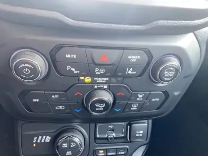 Photo 52 Jeep Renegade  1.3 Turbo T4 190 ch PHEV BVA6 4xe eAWD