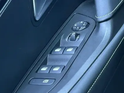 Photo 10 Peugeot 2008  e- 136ch GT Line