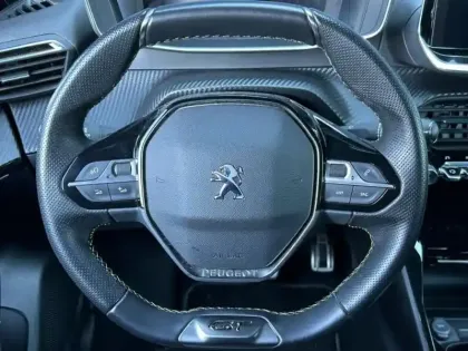 Photo 14 Peugeot 2008  e- 136ch GT Line