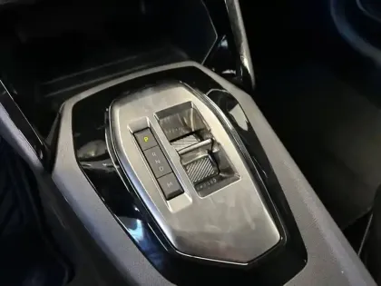 Photo 33 Peugeot 208  Hybrid 100 e-DCS6