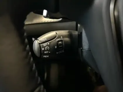 Photo 34 Peugeot 208  Hybrid 100 e-DCS6