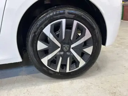 Photo 32 Peugeot 208  Hybrid 100 e-DCS6