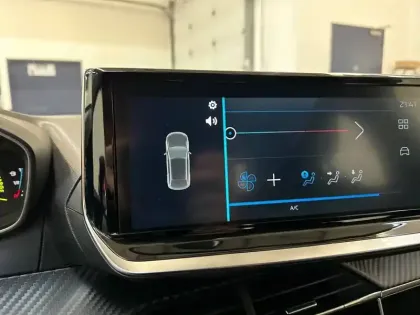 Photo 37 Peugeot 208  Hybrid 100 e-DCS6