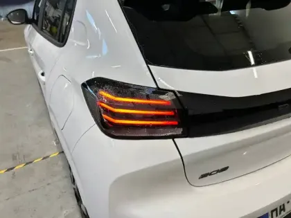 Photo 36 Peugeot 208  Hybrid 100 e-DCS6