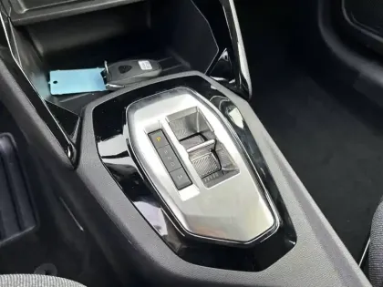 Photo 33 Peugeot 208  Hybrid 100 e-DCS6