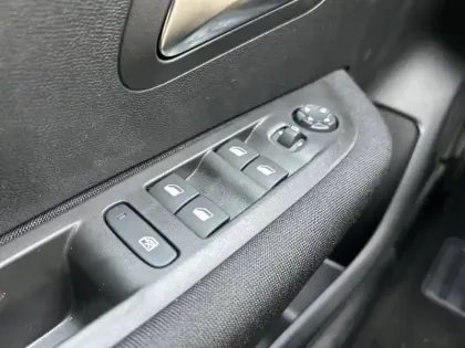 Photo 39 Peugeot 208  Hybrid 100 e-DCS6