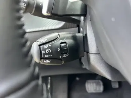 Photo 34 Peugeot 208  Hybrid 100 e-DCS6