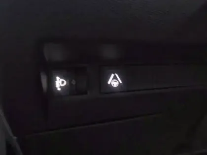 Photo 38 Peugeot 2008  Hybrid 136 e-DCS6