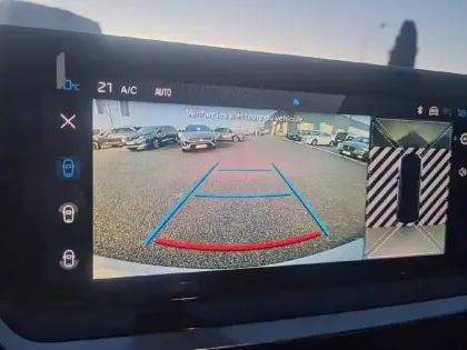 Photo 34 Peugeot 2008  Hybrid 136 e-DCS6