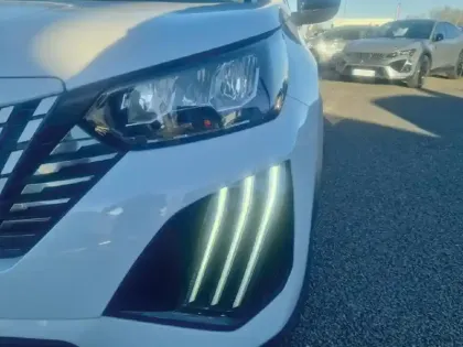 Photo 35 Peugeot 2008  Hybrid 136 e-DCS6