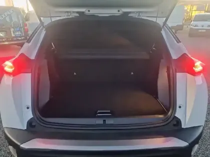 Photo 25 Peugeot 2008  Hybrid 136 e-DCS6